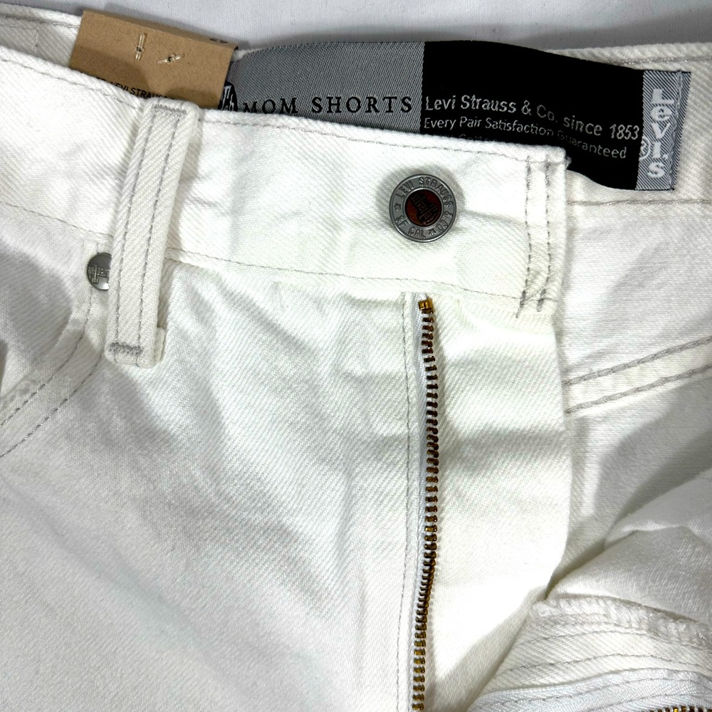 LEVI'S WHITE DENIM HIGH WAIST MOM SHORTS - Picture 4 of 9